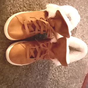 Airwalk Fur Boots (Size 4)